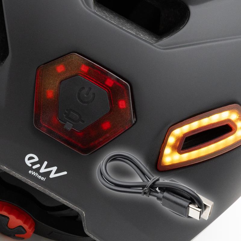eWheel Helm CP02 mit LED + Blinker schwarz One Size