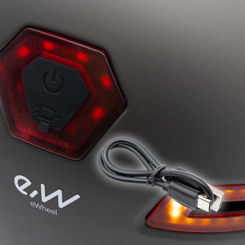 eWheel Helm CP03 mit LED Blinker schwarz L
